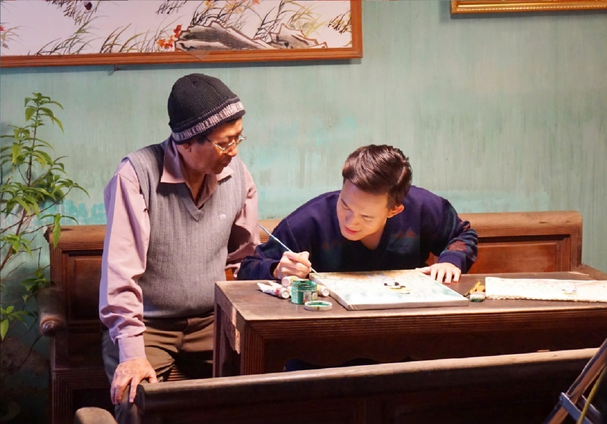 Bộ phim ngắn: "Mỗi cái cây đều rụng lá" do Lương Đình Khoa viết kịch bản gửi gắm thông điệp, cuộc sống là vô thường. Khi không còn thời gian để chọn lựa nhiều, ta tự biết chọn thứ đáng giá nhất: Chọn chân thành để sống, chọn cách nâng niu, trân quý những gì ta đang có trong tay, còn cơ hội để gần gũi và yêu thương. Như Cha ta, Mẹ ta - những cái cây lớn đã đổ bóng rợp mát suốt cuộc đời ta, và đang từng ngày rụng lá.