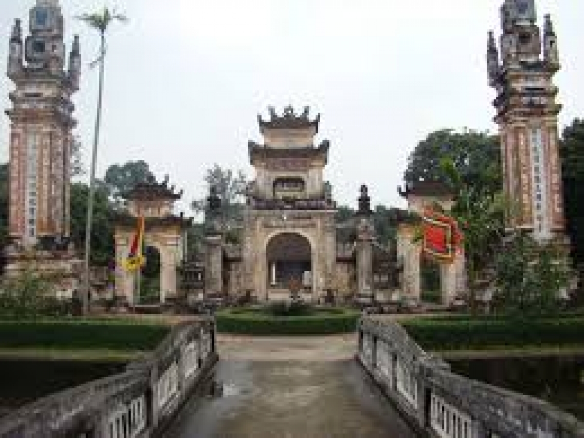 Đền Nguyên Xí cổ kính nhuộm màu thời gian