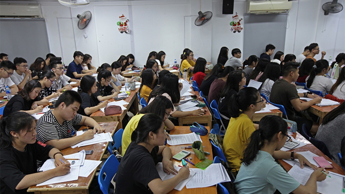 TS. Lê Thống Nhất cho rằng, dù lương có 20 triệu/tháng thì nhiều giáo viên vẫn đi dạy thêm.