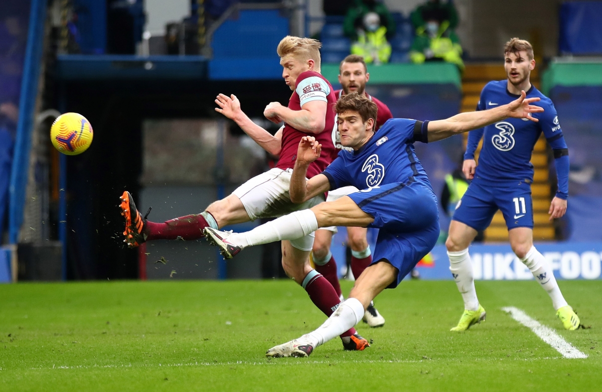 Marcos Alonso ấn định chiến thắng 2-0 cho Chelsea (Ảnh: Internet)