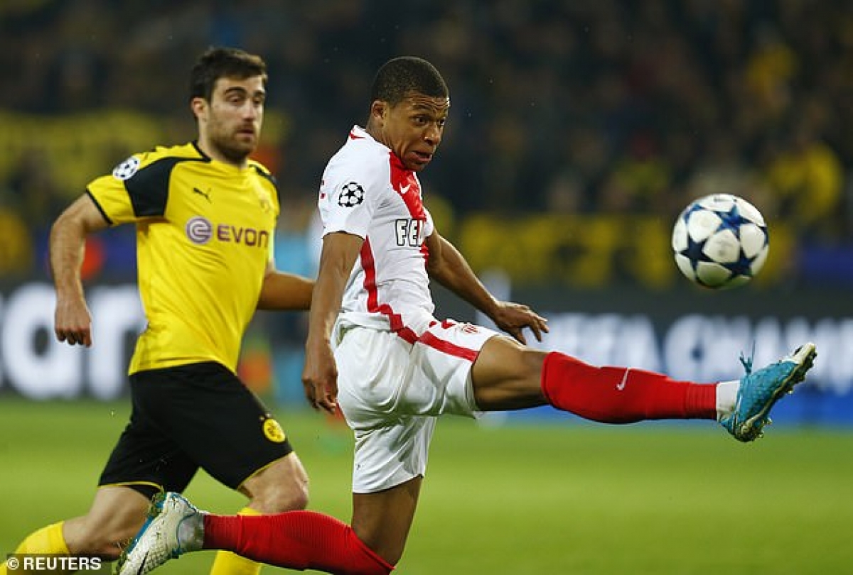 Wenger cố gắng ký hợp đồng với Mbappe theo dạng chuyển nhượng tự do khi anh chần chừ ký hợp đồng mới với Monaco