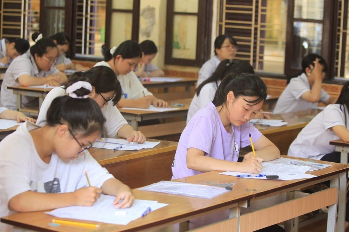 Việc thí sinh chỉ làm 3 bài thi trong Kỳ thi tuyển sinh vào lớp 10 THPT năm học 2021-2022 của TP. Hải Phòng đã giảm nhiều áp lực cho thí sinh khi dịch Covid-19 vẫn diễn biến phức tạp và Hải Phòng vẫn cho học sinh nghỉ học để phòng chống dịch