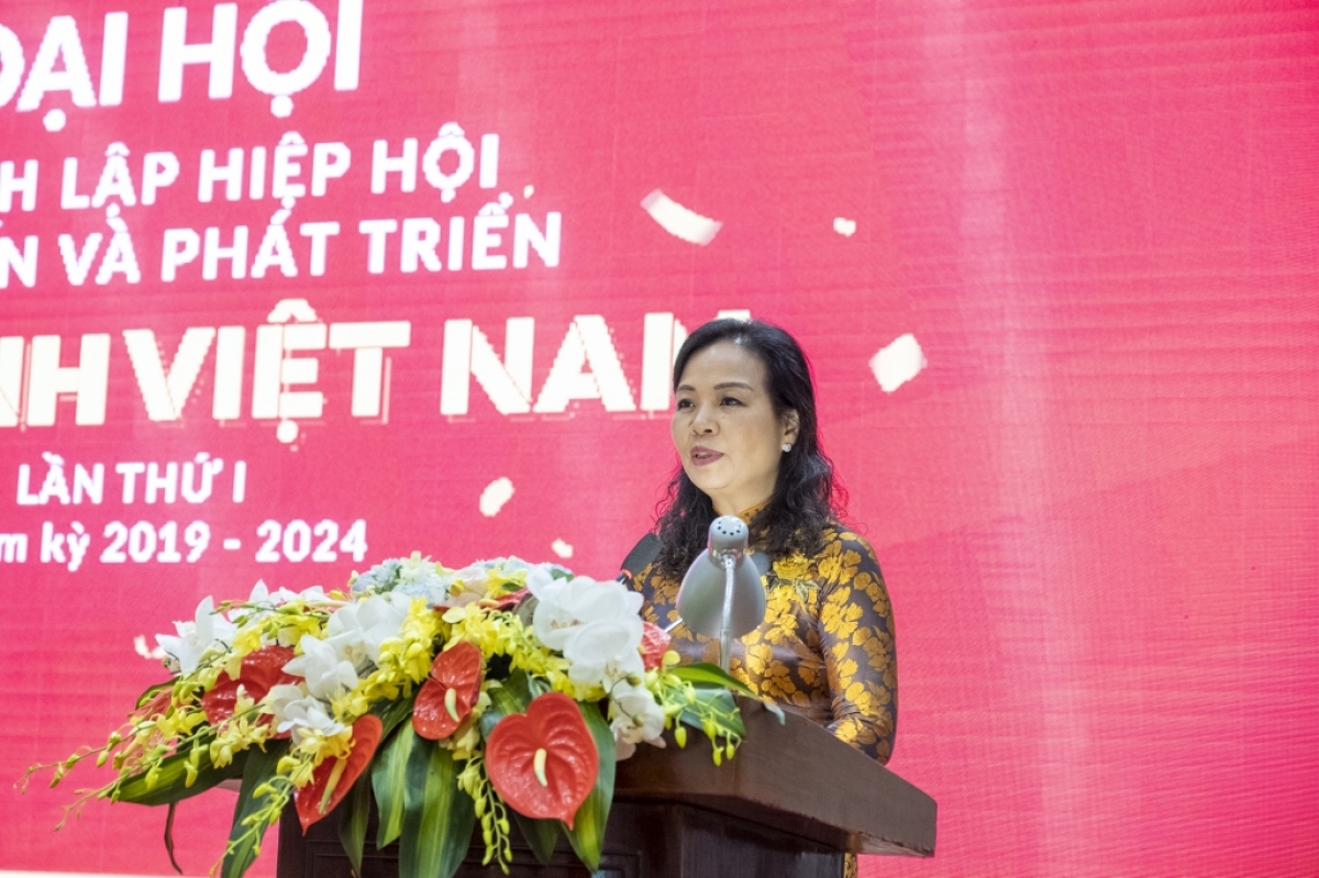 TS Ngô Phương Lan