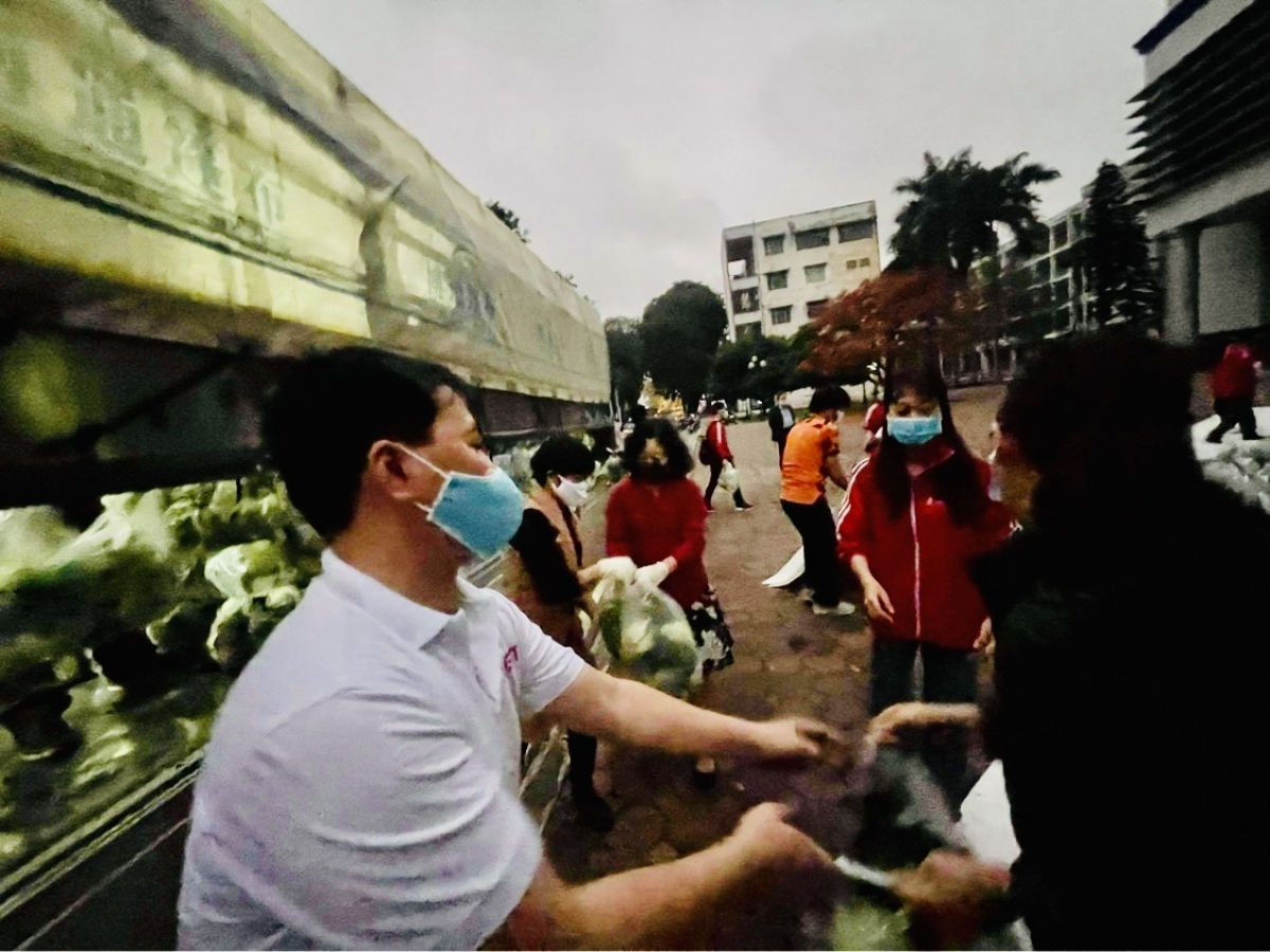 Quy trình giao nhận rau củ được thực hiện đúng quy trình đảm bảo an toàn phòng dịch