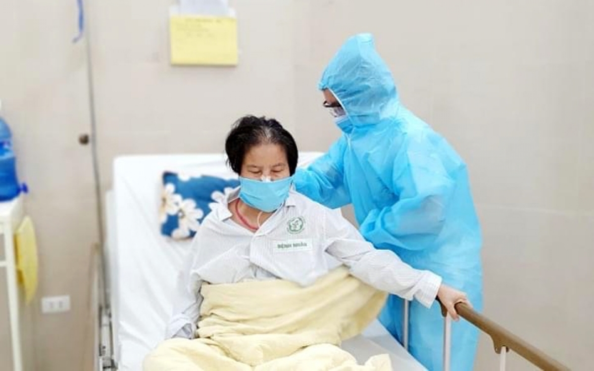 Lắng nghe cơ thể và báo cho nhân viên y tế sớm để được khám chữa bệnh kịp thời