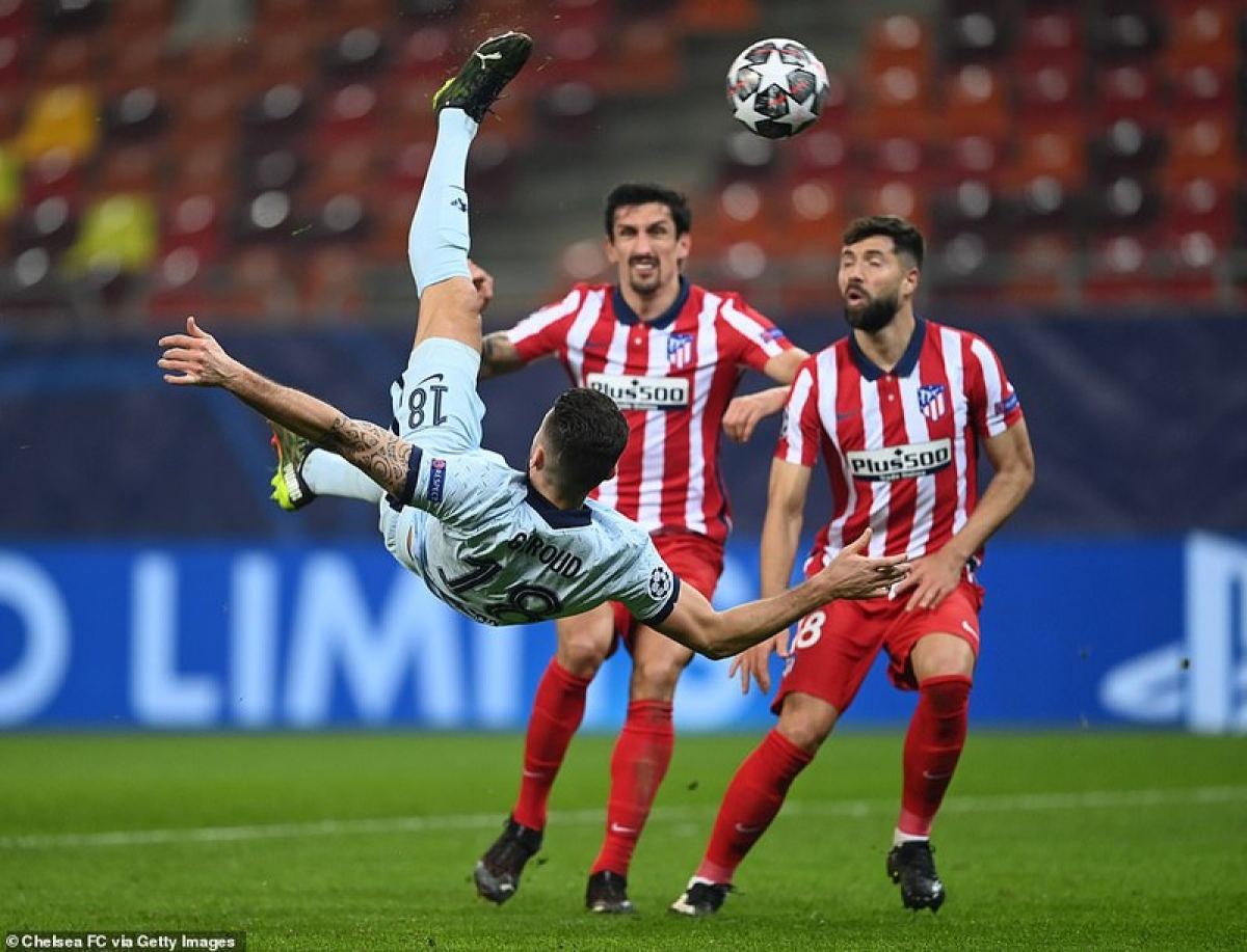 Siêu phẩm vô-lê của Giroud giúp Chelsea giành chiến thắng 1-0. Ảnh: Getty Images.