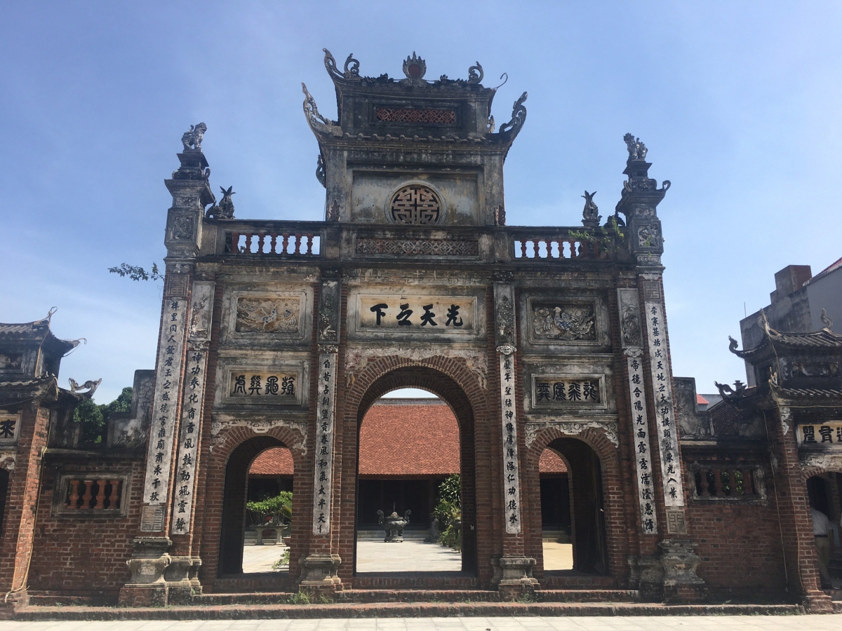 Cổng đình Sấm (đình Dương Lôi). Ảnh do bà Phạm Thúy Lan cung cấp