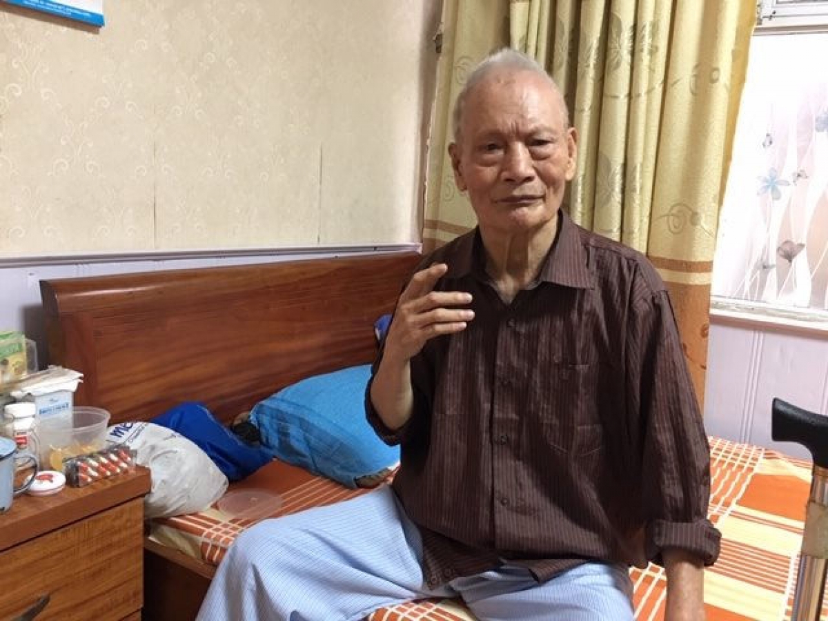Ông Ban phấn khởi và làm nhiều thơ nhân dịp năm mới