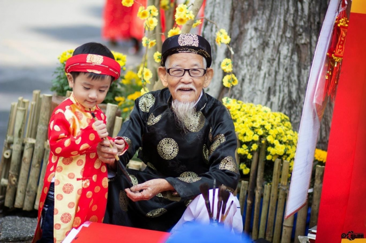 Người già mong chờ từng ngày đến Tết để được sum vầy bên con cháu