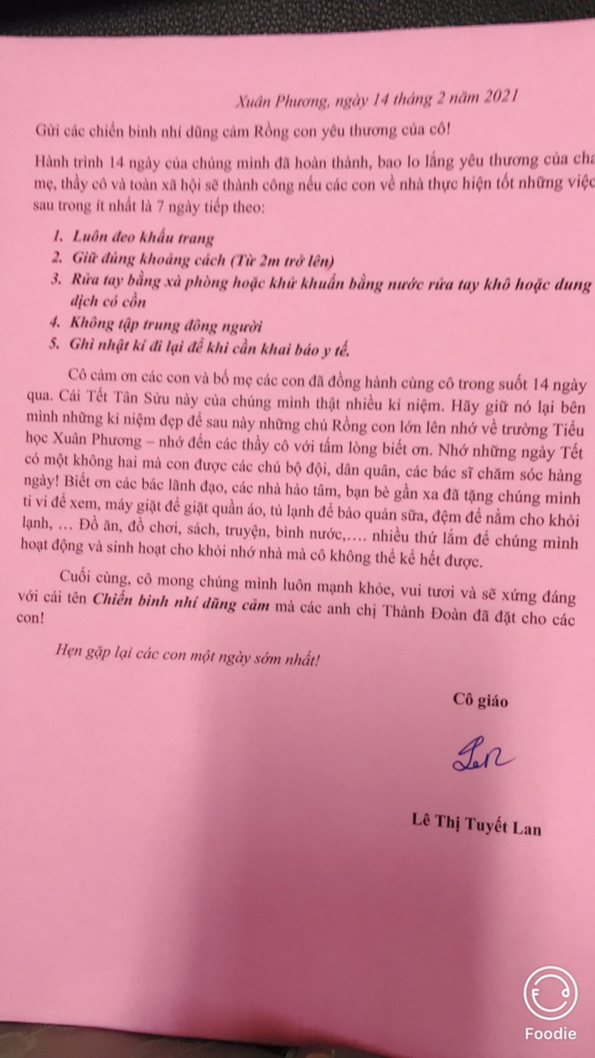 Cô Lê Thị Tuyết Lan - Hiệu trưởng Trường Tiểu học Xuân Phương, Quận Nam Từ Liêm, Hà Nội gửi thư đến từng học sinh sau quá trình cách ly