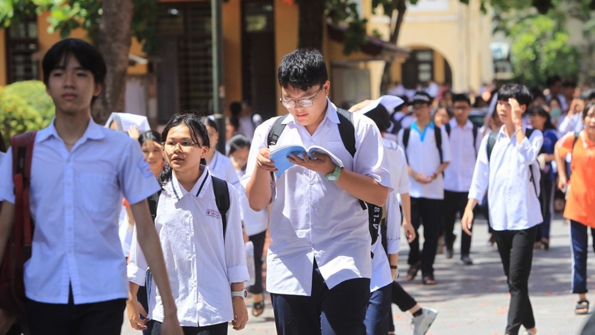 Kỳ thi tuyển sinh vào lớp 10 THPT công lập không chuyên năm học 2021-2022 được tổ chức vào các ngày 29 và 30 tháng 5 năm 2021 với 4 môn thi độc lập gồm: Toán, Ngữ văn, Ngoại ngữ và Lịch sử.