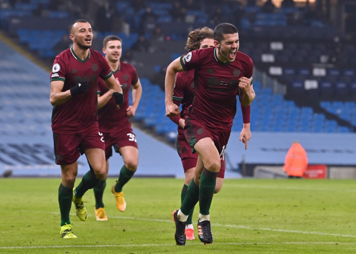 Conor Coady mừng bàn gỡ 1-1 cho Wolverhampton (Ảnh: Internet)