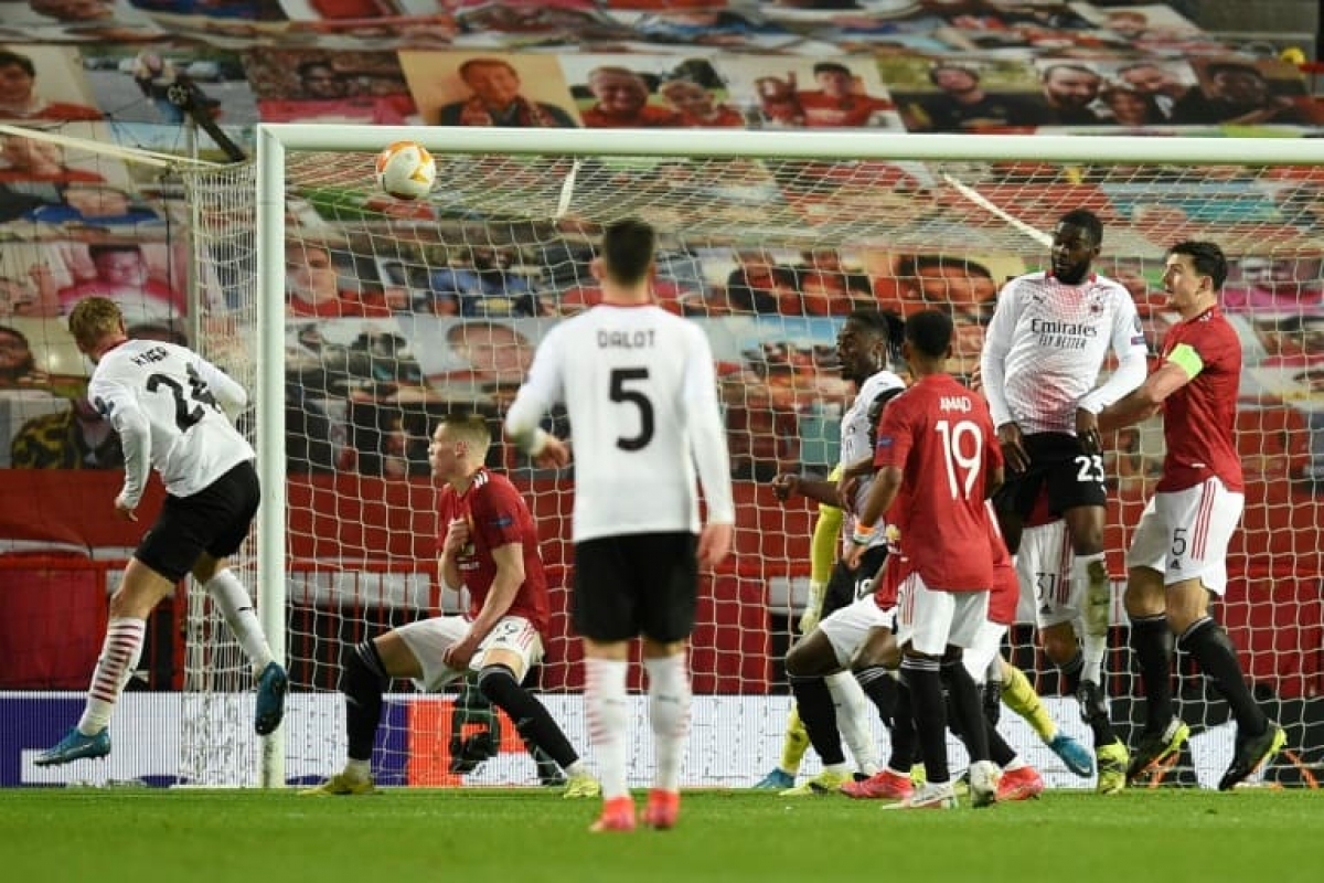 Simon Kjaer (áo số 24) gỡ hòa 1-1 cho AC Milan (Ảnh: Internet)
