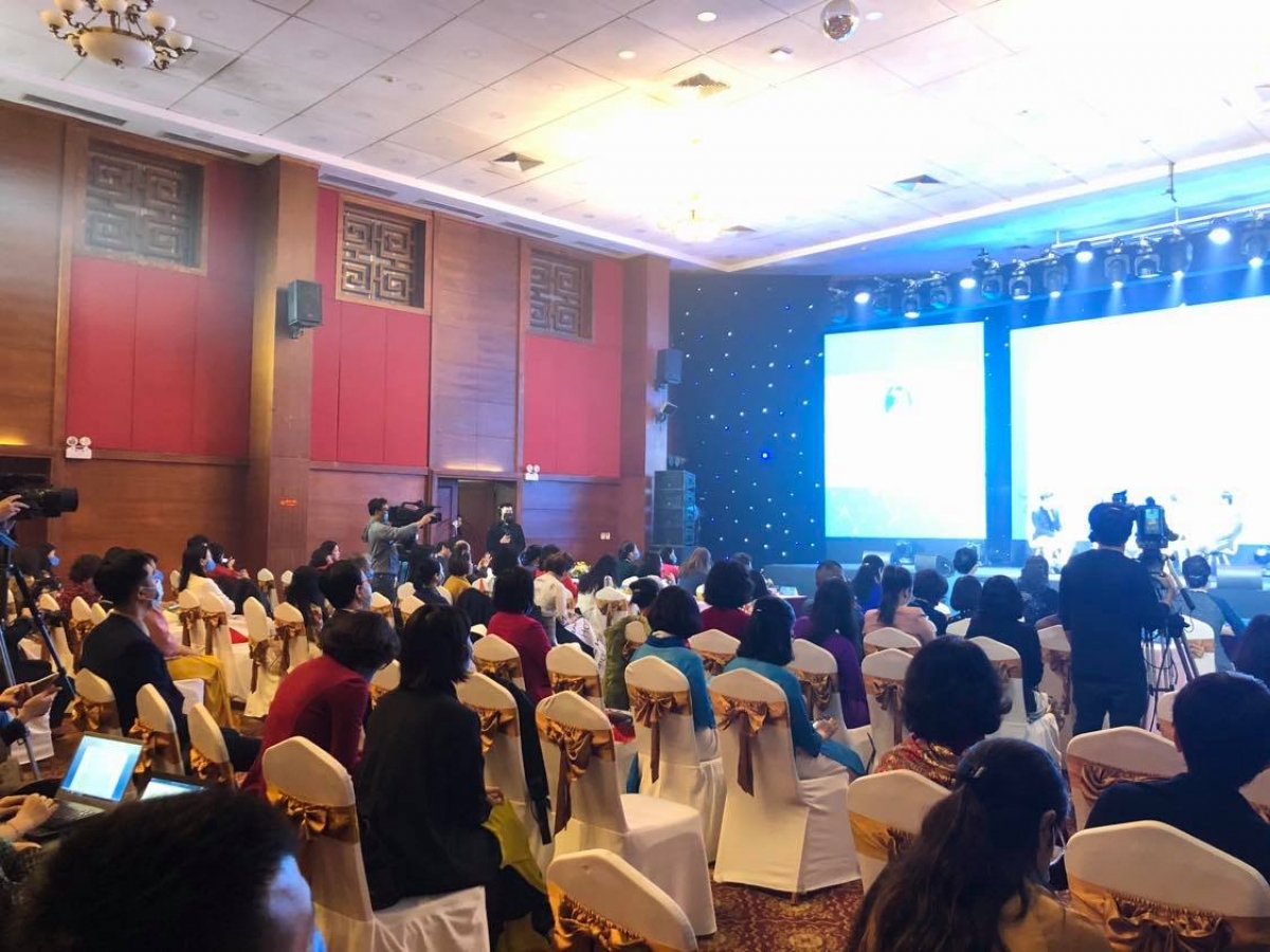 Các đại biểu tham dự hội nghị