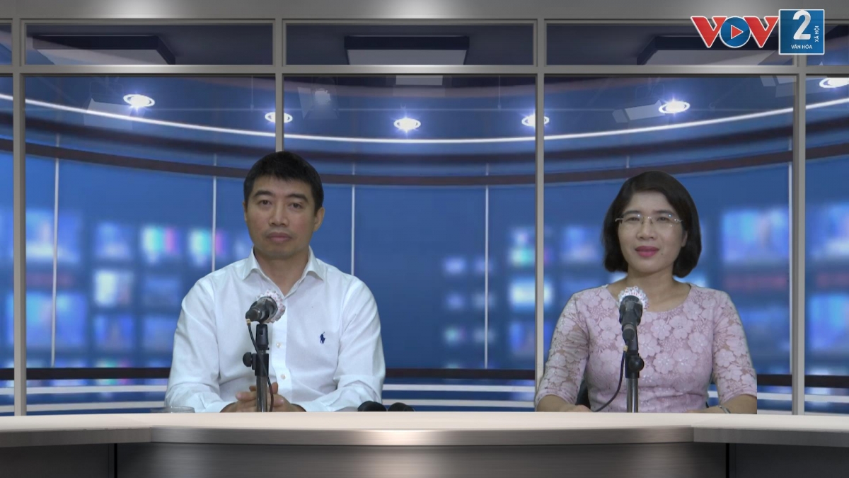 TS. BS Vũ Thái Hà, Phụ trách Phòng khám da liễu Thái Hà, số 8, ngõ 26,
phố Hoàng Cầu, Hà Nội trao đổi với phóng viên tại phòng thu