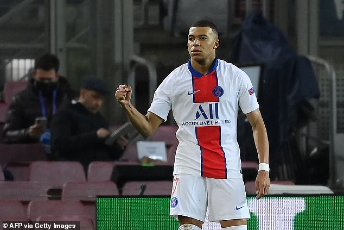 Kylian Mbappe chuyển từ Monaco đến Paris Saint-Germain với giá 165 triệu bảng vào năm 2018