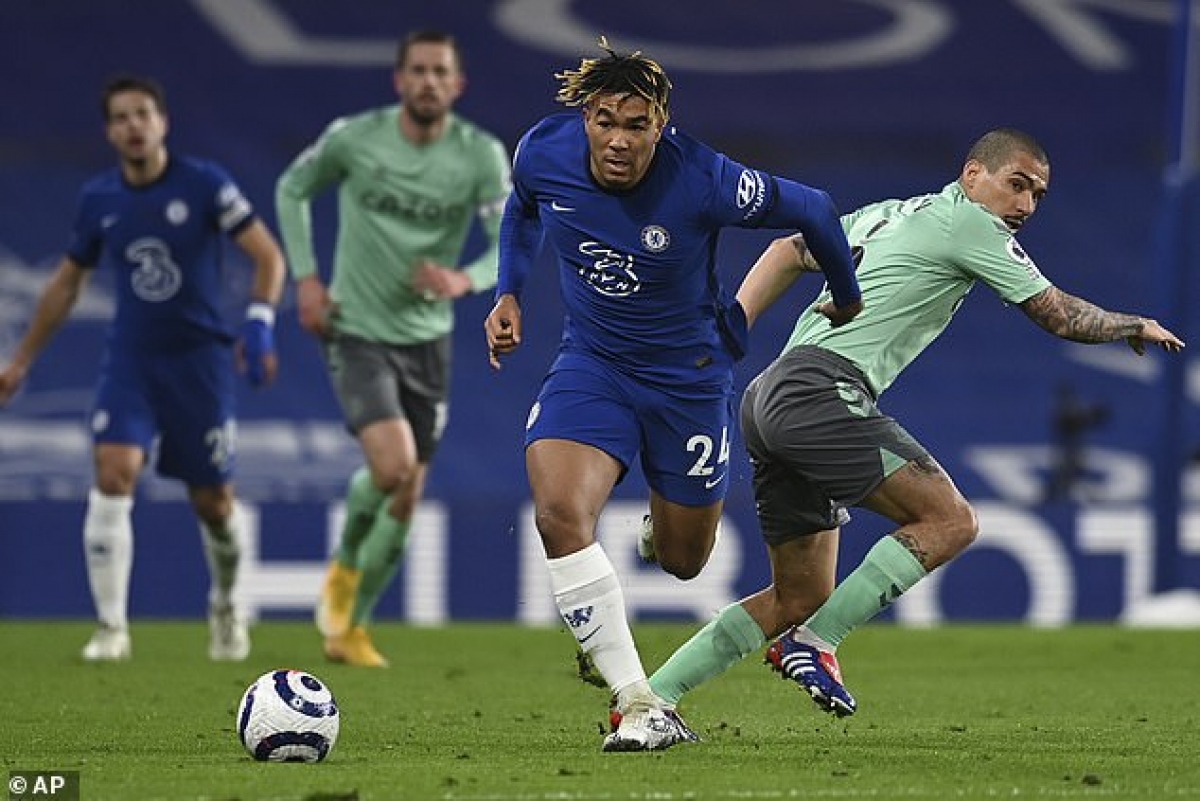 Hậu vệ của Chelsea, Reece James, đã xóa tài khoản Instagram của mình sau khi trở thành mục tiêu của các hành vi quấy rối chủng tộc trên MXH