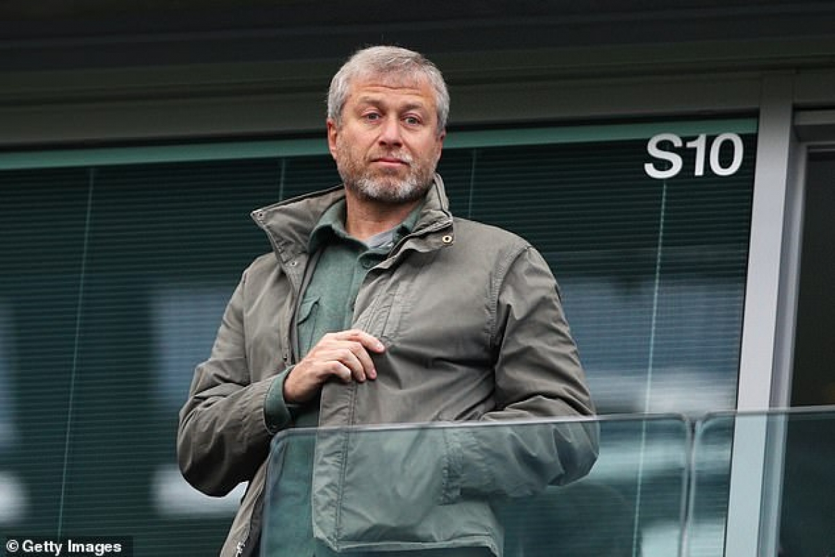 Ông chủ Chelsea, Roman Abramovich, đã viết thư ngỏ ủng hộ các cầu thủ Chelsea trong cuộc chiến chống phân biệt chủng tộc, sau khi James bị quấy rối trực tuyến