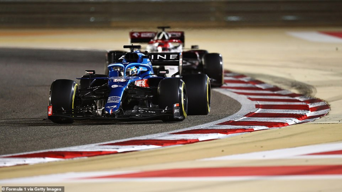 Fernando Alonso trở lại F1 nhưng bị cắt ngắn cơ hội chiến thắng một cách tàn nhẫn vì lỗi phanh ở chiếc Alpine