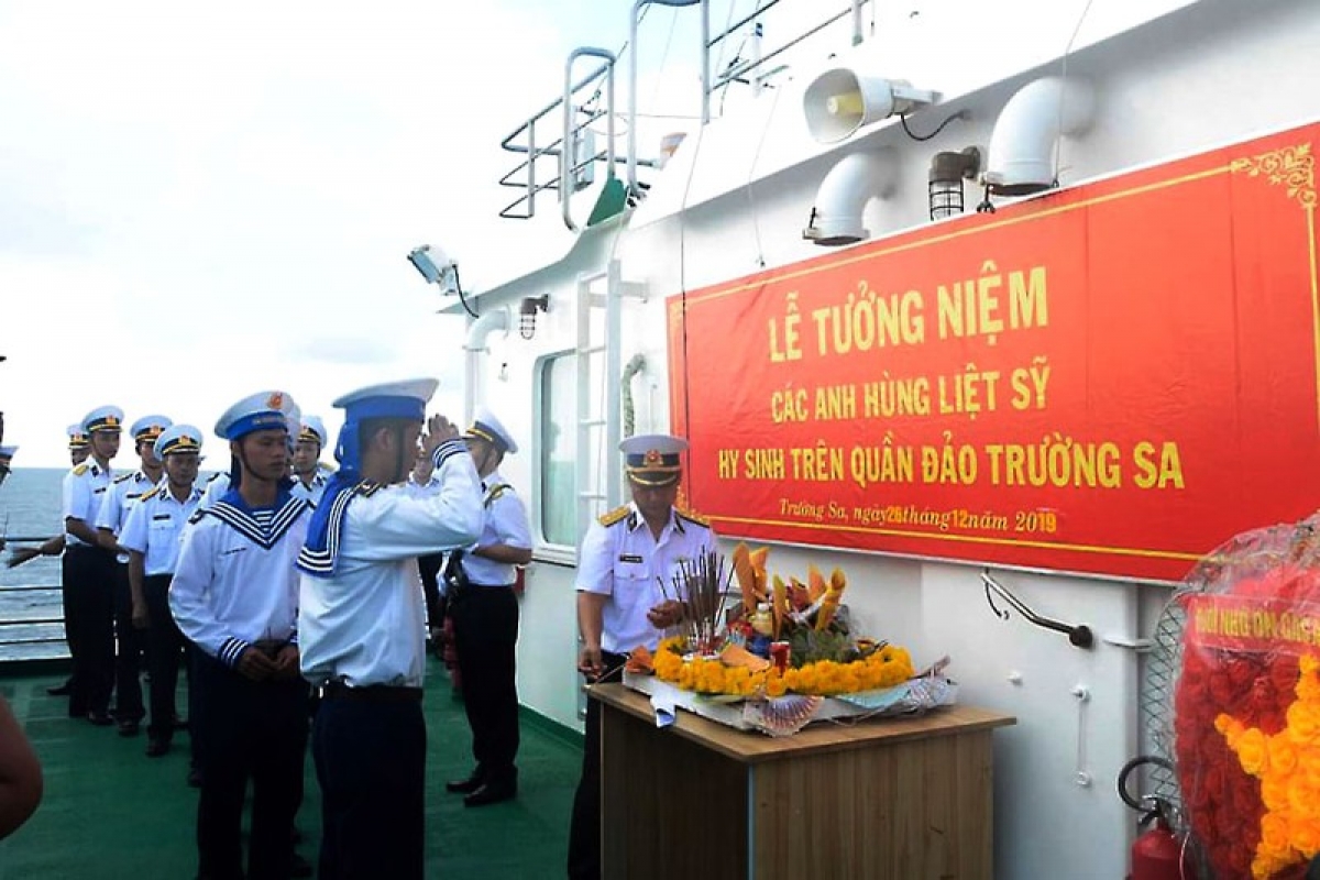 Lễ tưởng niệm các liệt sĩ Gạc Ma hy sinh trên quần đảo Trường Sa.
Ảnh: TA - ND