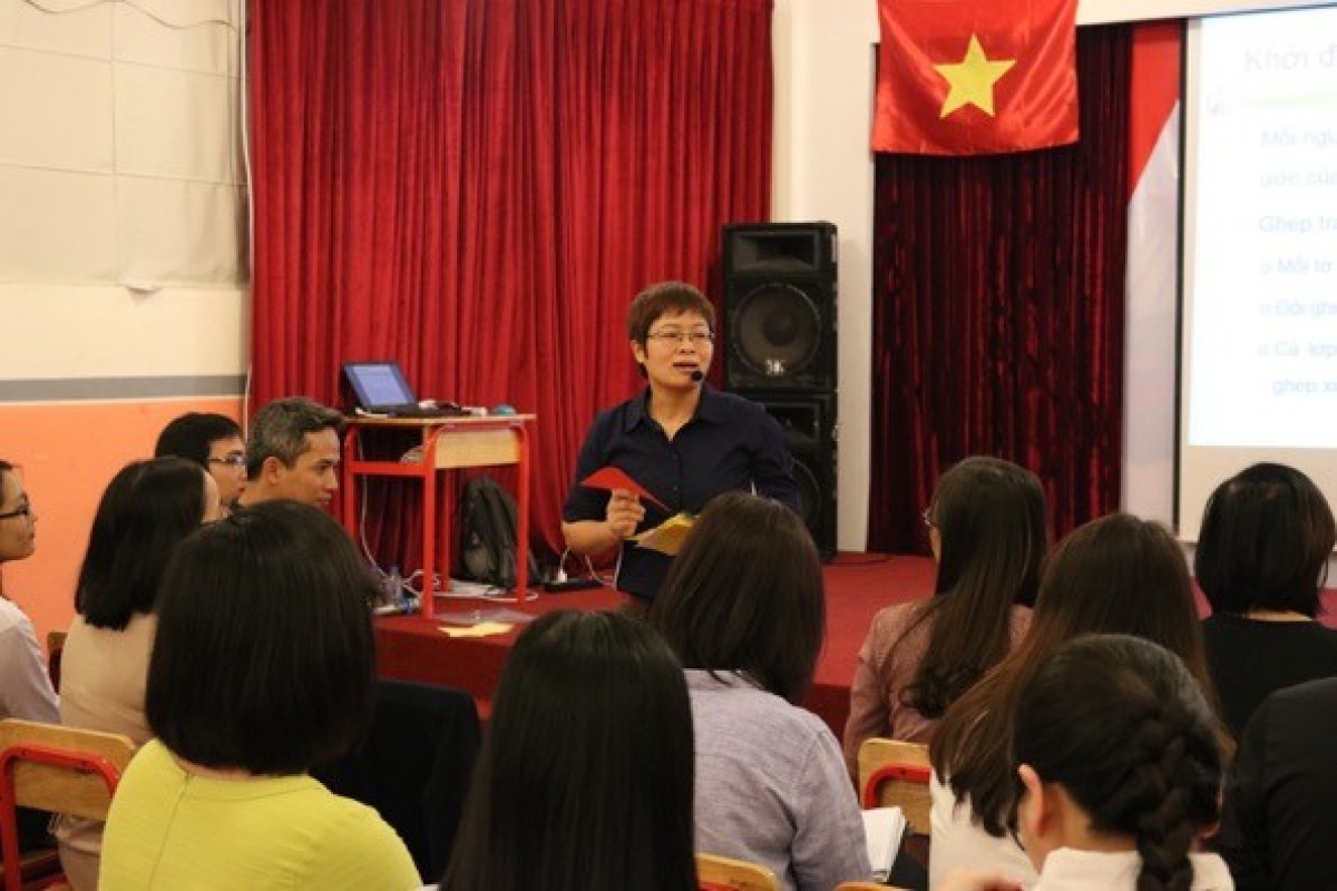 TS Trần Khánh Ngọc trong một khóa học "Dạy học tích cực"