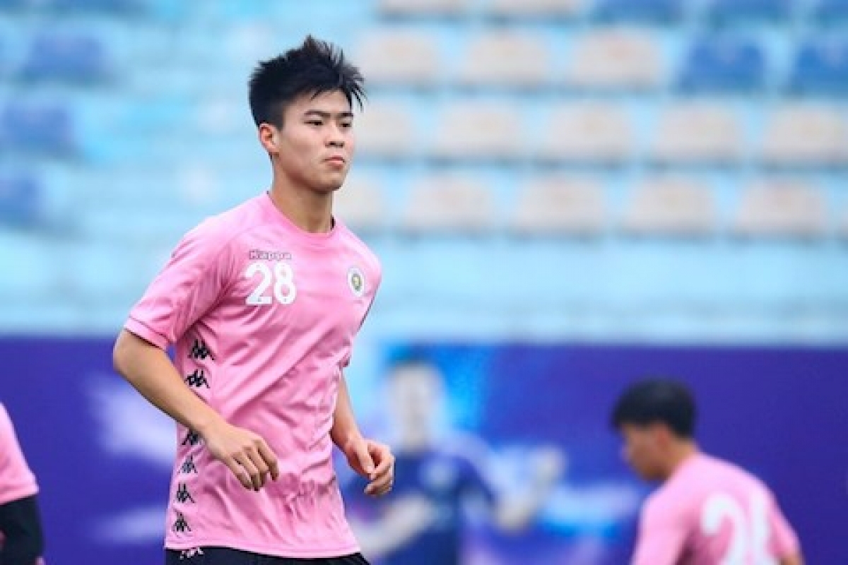 Duy Mạnh nỗ lực tập luyện để sớm tìm lại phong độ sau quãng thời gian dài nghỉ thi đấu vì chấn thương.