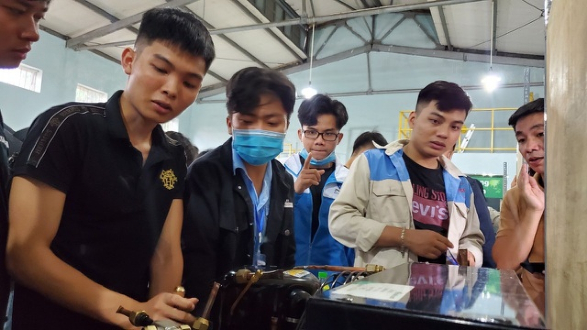 Các Hiệp hội kiến nghị Thủ tướng chỉ đạo Bộ GD-ĐT cần sớm ban hành thông tư quy định khối lượng kiến thức văn hóa THPT và việc giảng dạy văn hóa THPT trong các cơ sở giáo dục nghề nghiệp.