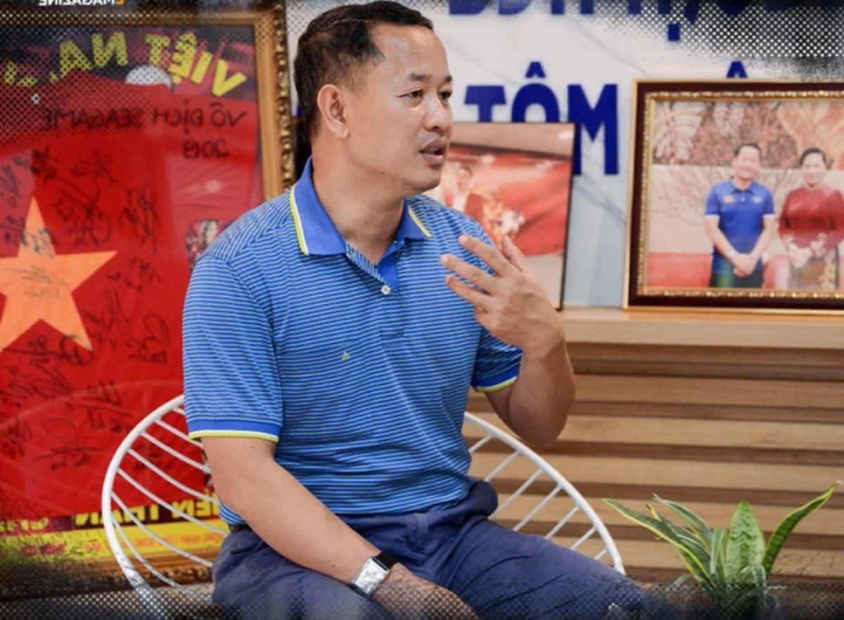 Trợ lý ngôn ngữ HLV Park Hang Seo Lê Huy Khoa: “Vì sao người ta đặt câu hỏi về tỉ lệ dân số thế giới sử dụng một ngôn ngữ để làm căn cứ vì họ vẫn nghĩ học ngôn ngữ là học một cái gì đó rất sâu xa, hoàn thiện để sử dụng suốt đời. Nhưng nếu tiếp cận ngôn ngữ tiếng Hàn chỉ là một công cụ phục vụ mục đích nào đó của chúng ta thì mọi chuyện đều trở nên bình thường”. (Ảnh-nguồn: Internet)