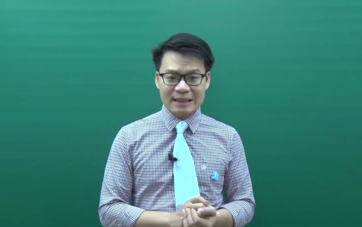 Thầy Vũ Khắc Ngọc: "Rất nhiều phụ huynh đã cho con tham gia vào cuộc đua luyện thi TOEFL, IELTS từ rất sớm để có chứng chỉ được ưu tiên xét tuyển lớp 10, đại học. Dĩ nhiên điều này cũng có mặt tích cực nhưng bất cứ cái gì làm quá cũng sẽ trở nên méo mó".