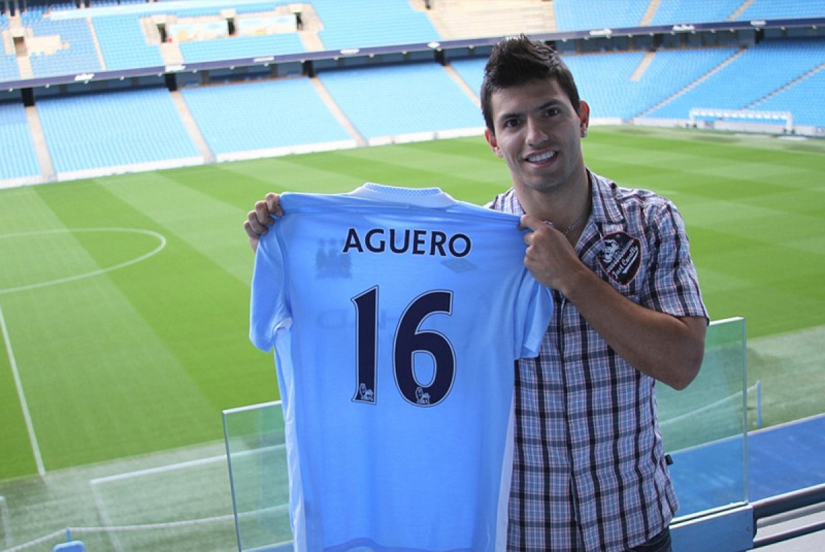 Aguero ra nhập Man City năm 2011