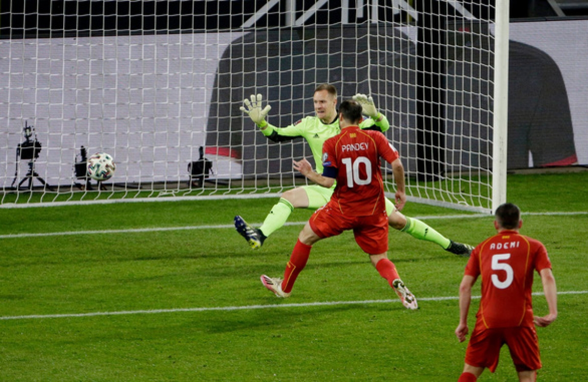 Goran Pandev đệm bóng mở tỷ số cho Bắc Macedonia (Ảnh: Internet)
