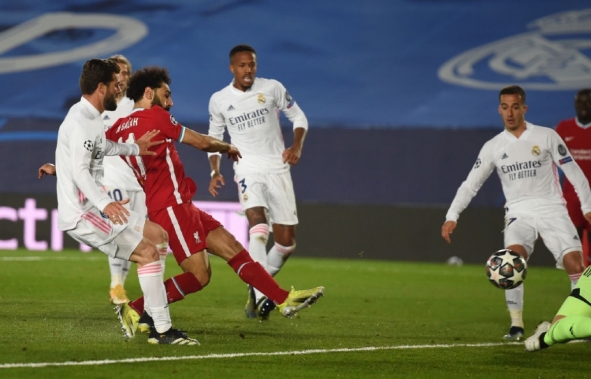 Mohamed Salah rút ngắn tỷ số cho Liverpool (Ảnh: Internet)