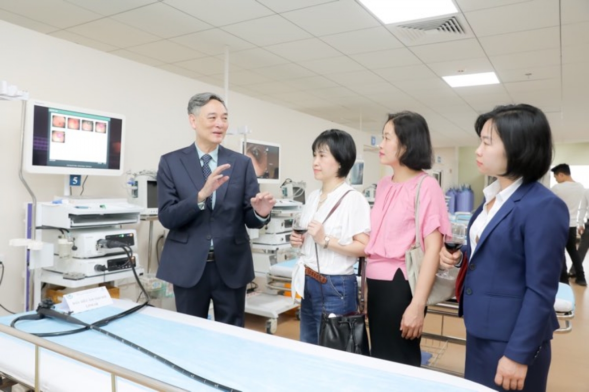 GS.TS Đào Văn Long- Viện trưởng Viện Nghiên cứu và Đào tạo Tiêu hoá, Gan mật giới thiệu về thiết bị nội soi tiêu hoá hiện đại nhất hiện nay