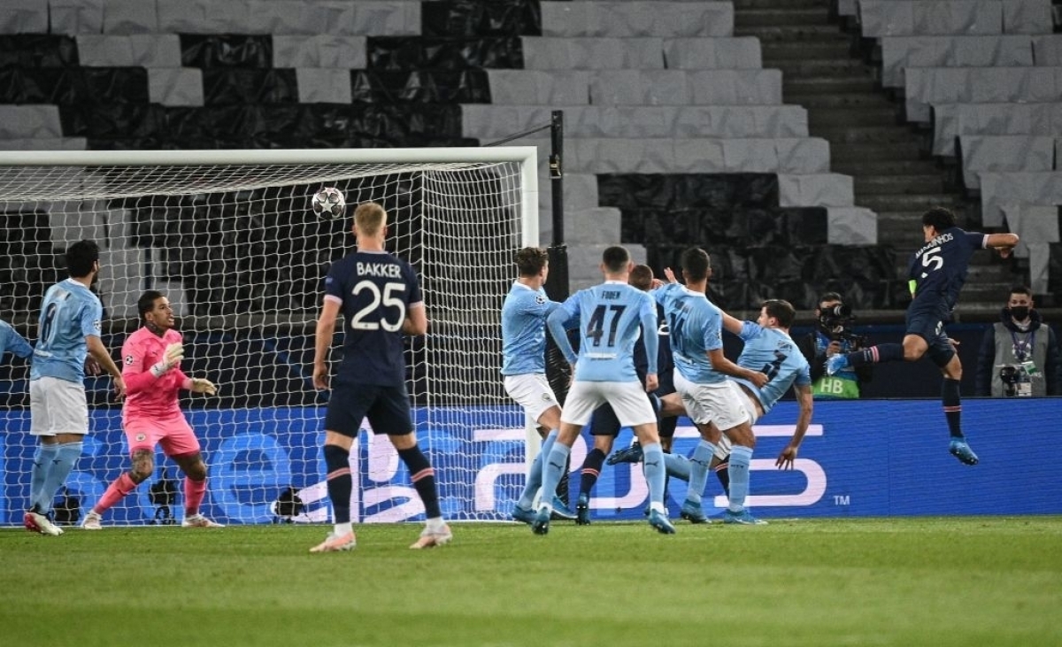 PSG có bàn mở tỷ số ở phút thứ 15 do công của trung vệ Marquinhos.