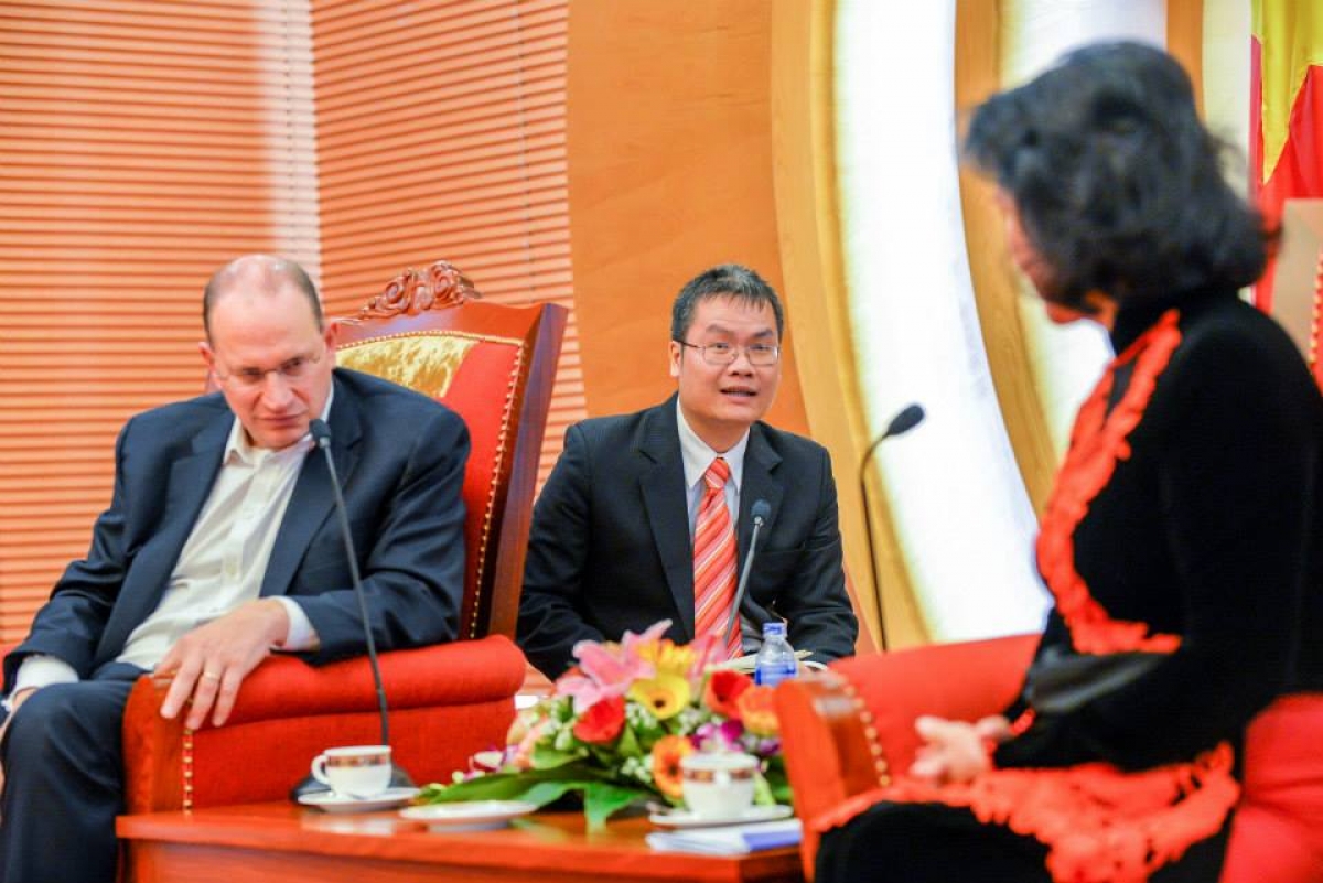 Ông Tạ Quang Đông trong một buổi dịch