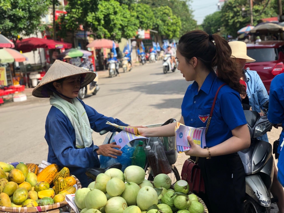 Nhận BHXH một lần, NLĐ sẽ mất đi cơ hội hưởng lương hưu và được cấp thẻ BHYT miễn phí khi hết tuổi lao động (ảnh minh họa)