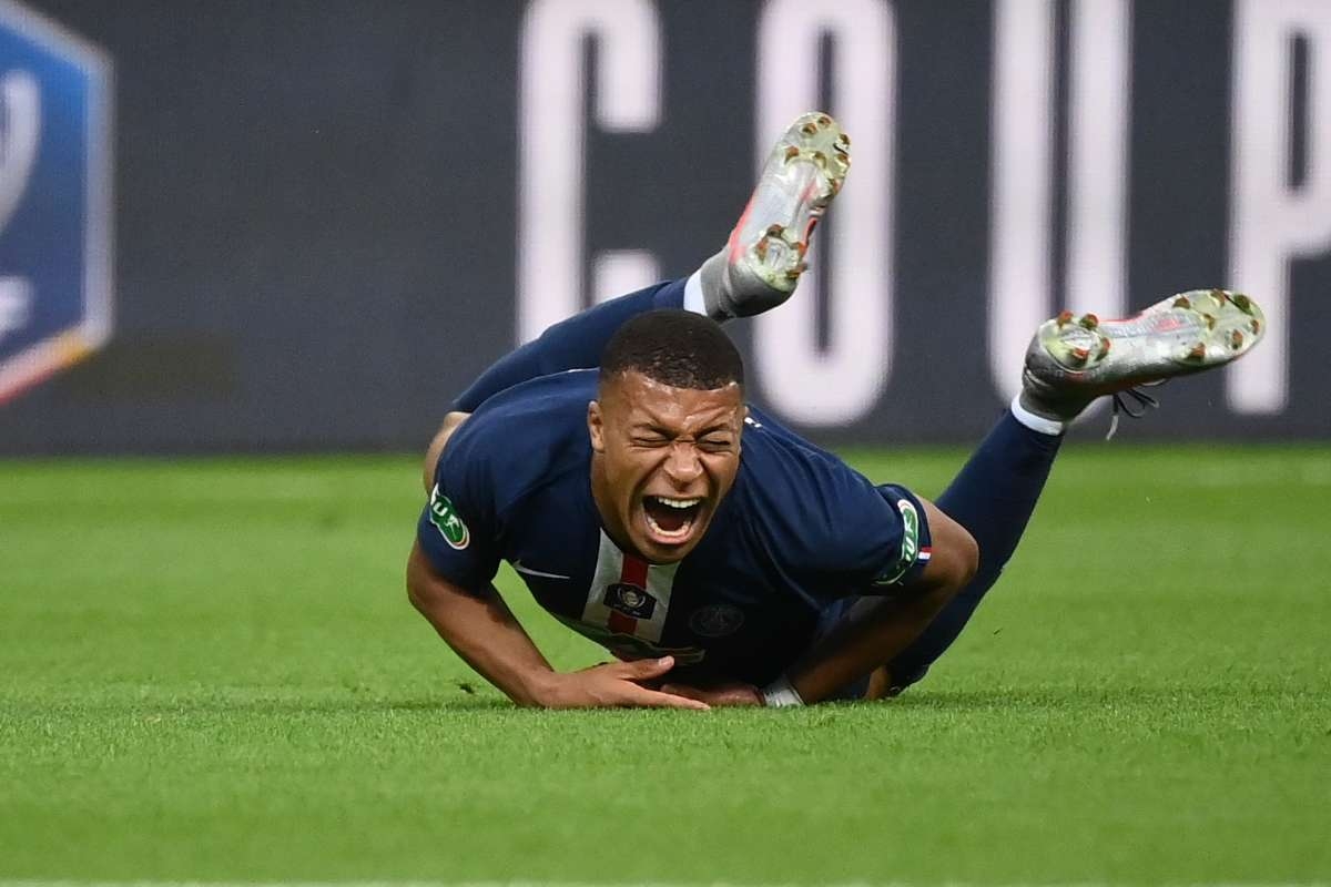 Kylian Mbappe dính chấn thương và khả năng ra sân còn bỏ ngỏ (Ảnh: Internet)