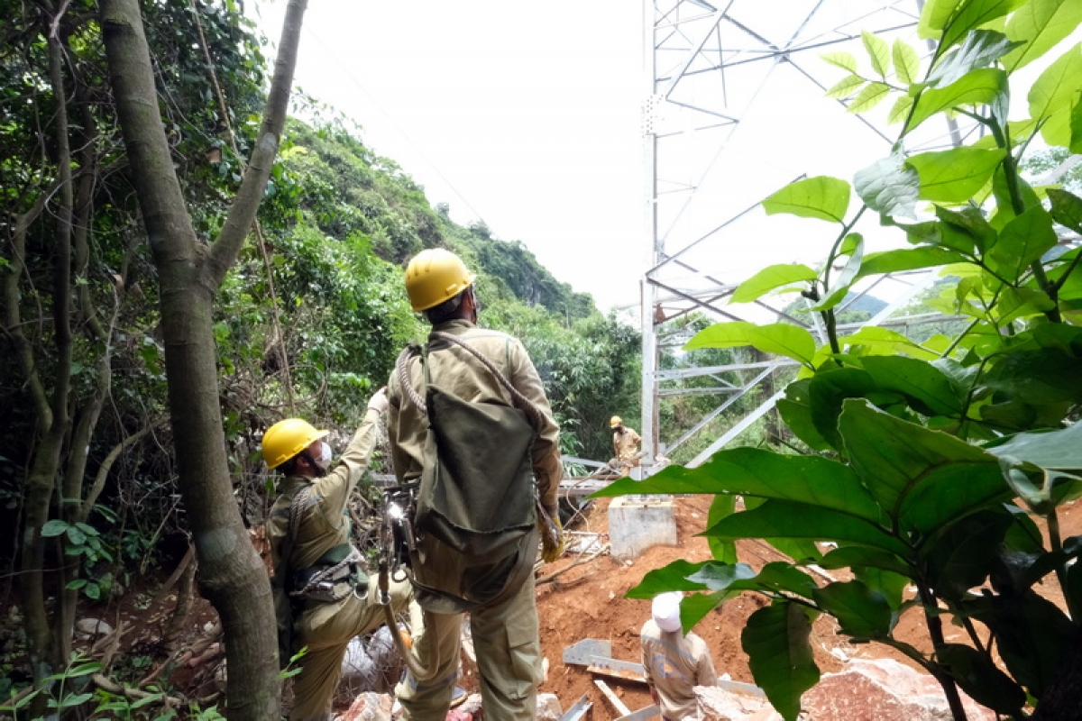Thi công cột 85 đường dây 500kV Nho Quan - Thường Tín đảm bảo an toàn, đúng tiến độ theo phương án