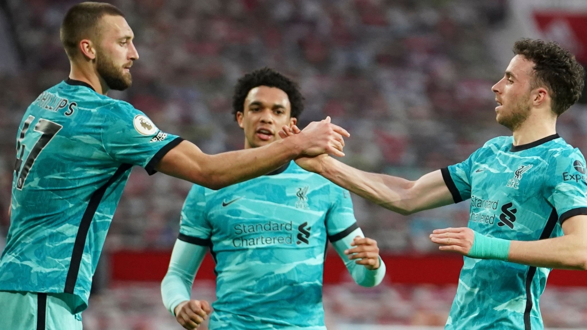 Diogo Jota (bên phải) cân bằng tỷ số 1-1 cho Liverpool (Ảnh: Internet)