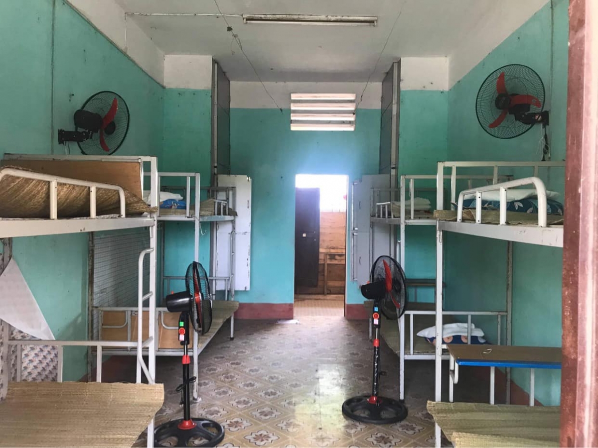 Bên trong khu cách ly