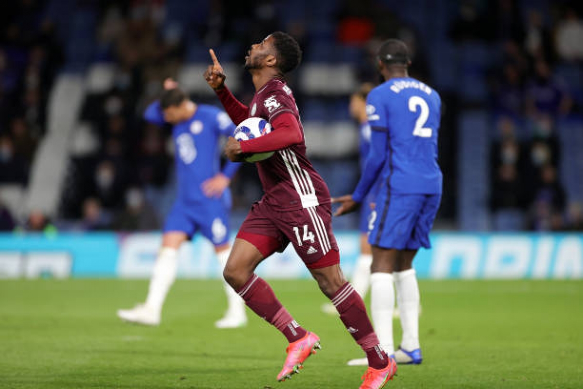 Pha làm bàn của Kelechi Iheanacho không giúp Leicester lật ngược được tình thế (Ảnh: Internet)