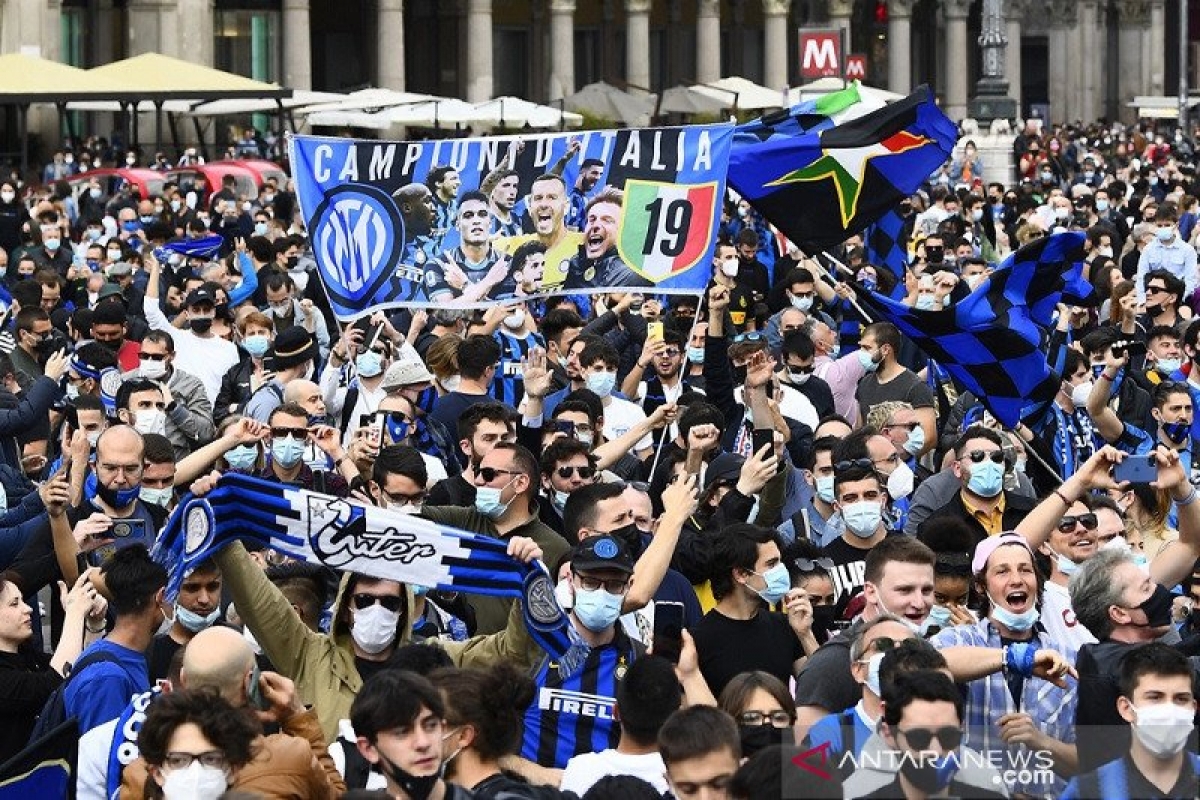 Inter Milan giành Scudetto thứ 19 sau 11 năm chờ đợi