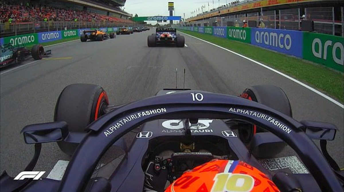 Pierre Gasly bị phạt 5 giây vì... để xe lấn vạch xuất phát trước khi đua