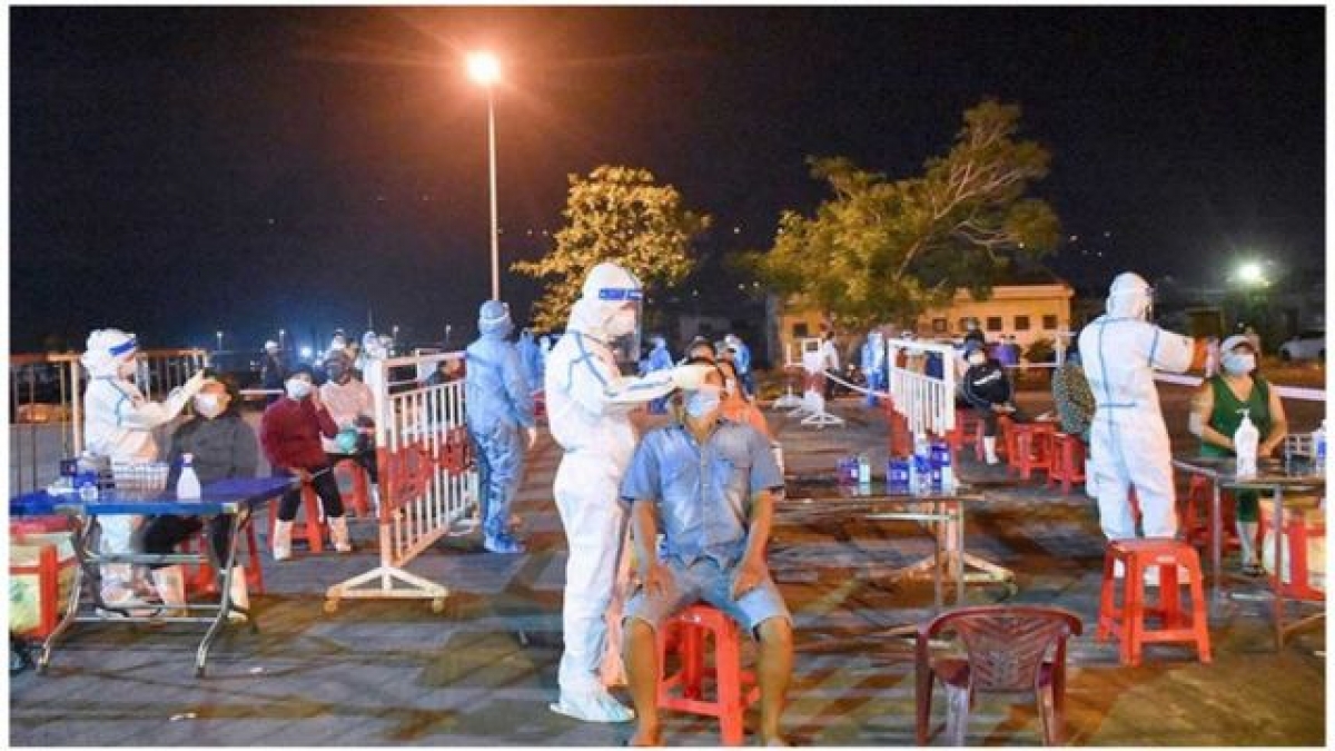 Xét nghiệm thần tốc là một trong những giải pháp khống chế dịch lan rộng