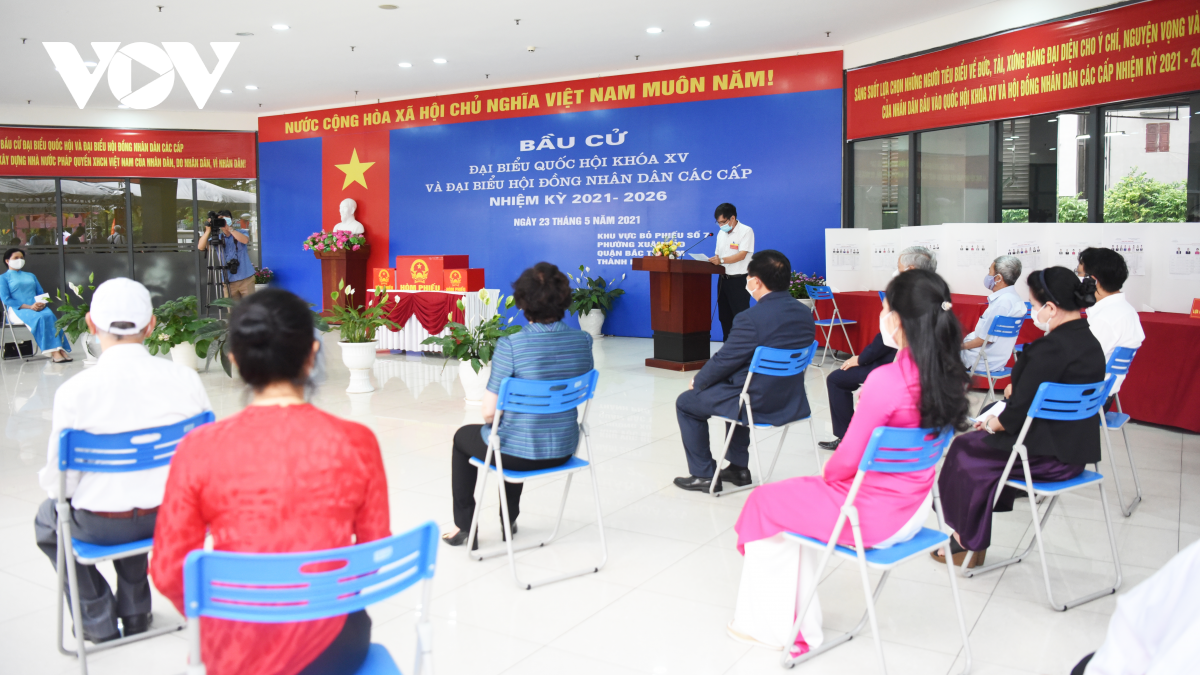 Cử tri Hà Nội bỏ phiếu bầu 29 đại biểu Quốc hội và 95 đại biểu HĐND Thành phố. Với vị thế là trung tâm chính trị, hành chính, kinh tế quan trọng của cả nước, cùng các địa phương trên cả nước, Hà Nội đã trải qua một kỳ bầu cử đặc biệt, chưa từng có tiền lệ.