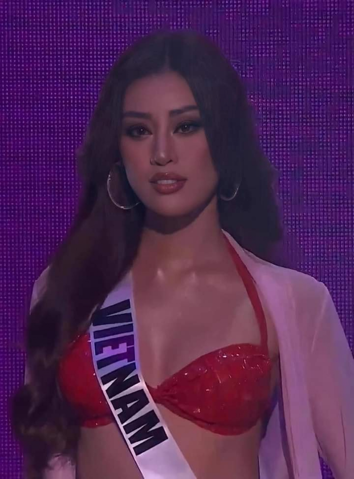 Khánh Vân ở phần thi bikini trong đêm chung kết Miss Universe