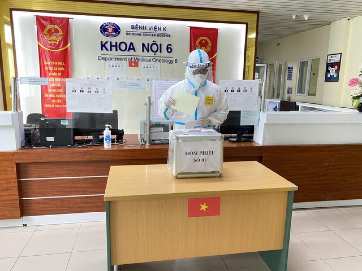 Bệnh viện đã chuẩn bị 20 hòm phiếu được dán ni lông, niêm phong, được khử khuẩn thường xuyên.