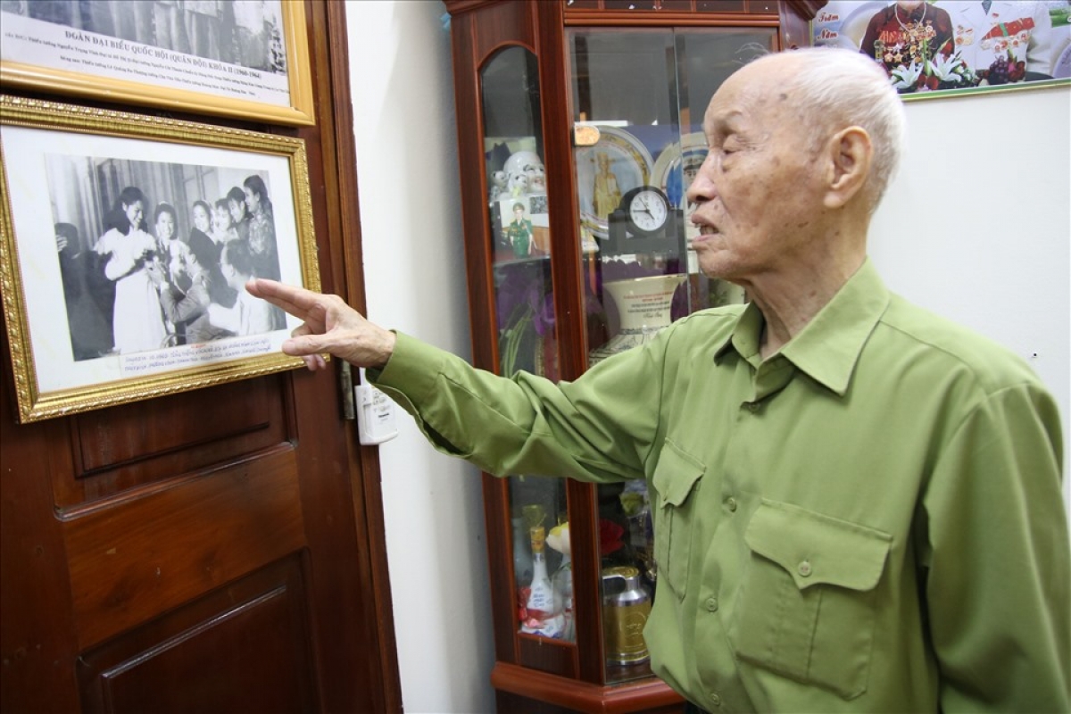 Tình đồng đội, đồng chí vẫn luôn hiện hữu, thường trực trong ông. Ảnh: Kim Anh