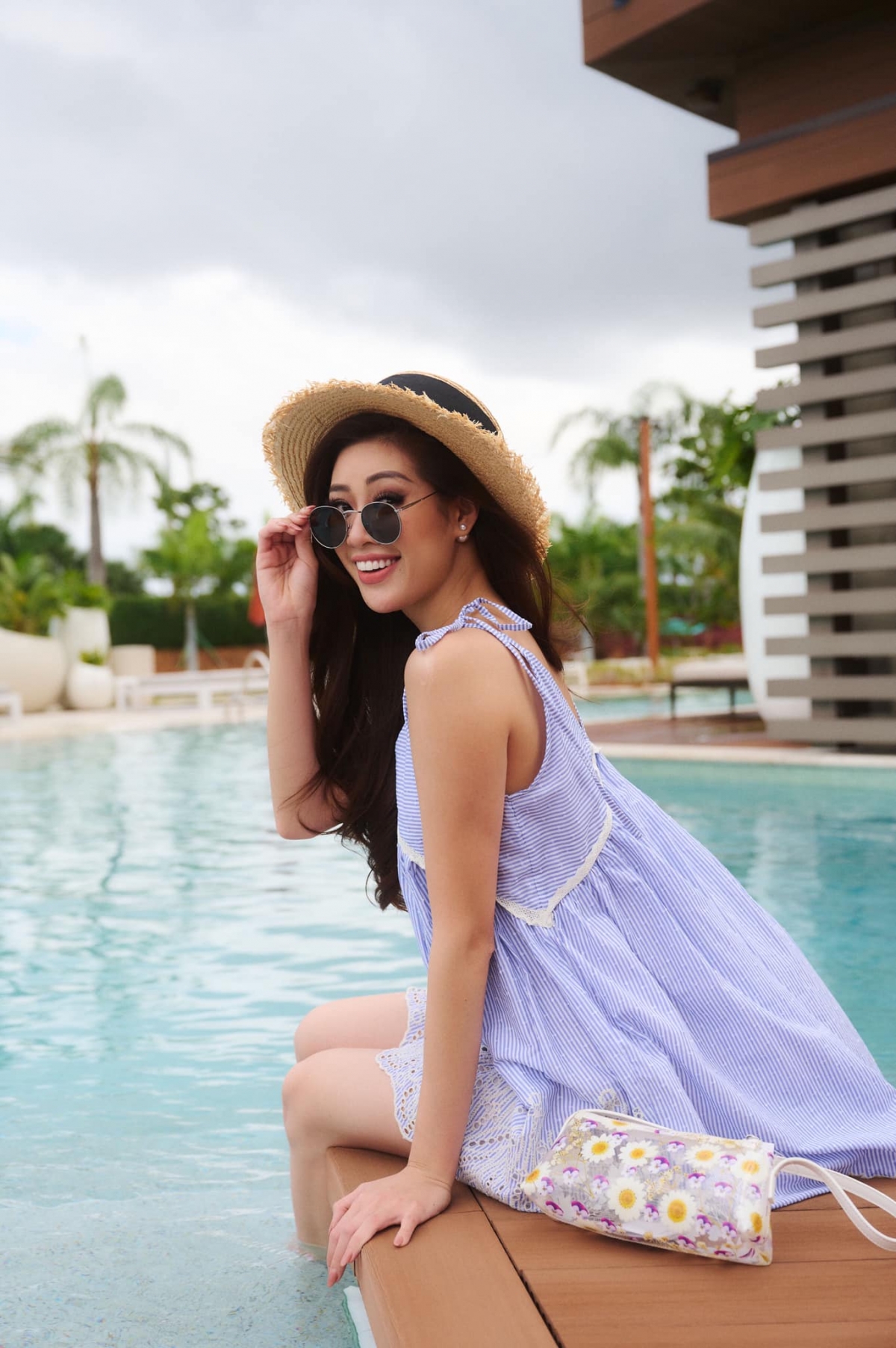 Mỗi lần Khánh Vân xuất hiện luôn nhận được sự cổ vũ, ủng hộ từ khán giả quốc tế có mặt tại địa điểm diễn ra cuộc thi, cho thấy sức hút của đại diện Việt Nam không hề thua kém các nước khác.