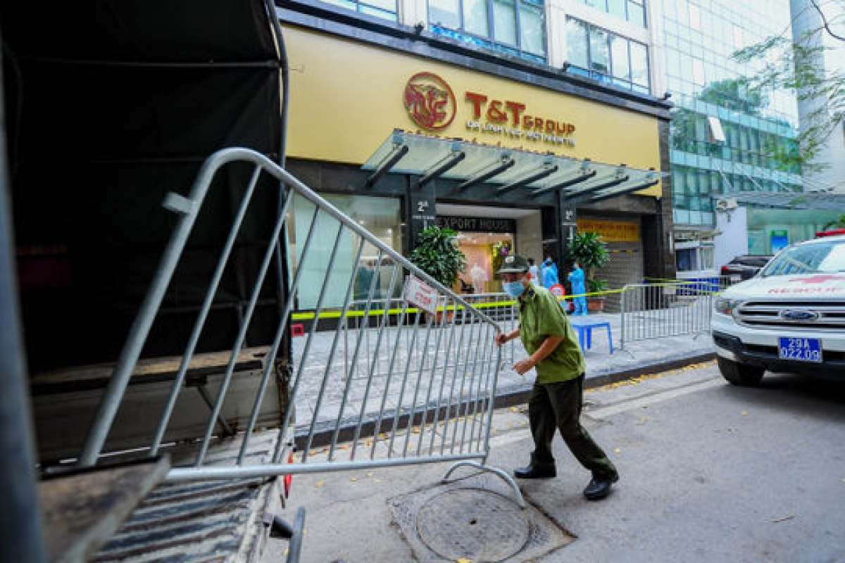 Chính quyền quận Hoàn Kiếm phong tỏa công ty T&T